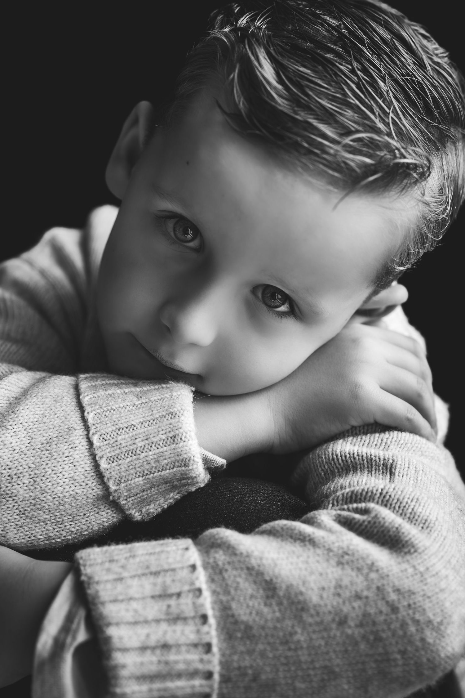 regard d'enfant en noir et blanc celine.s photography