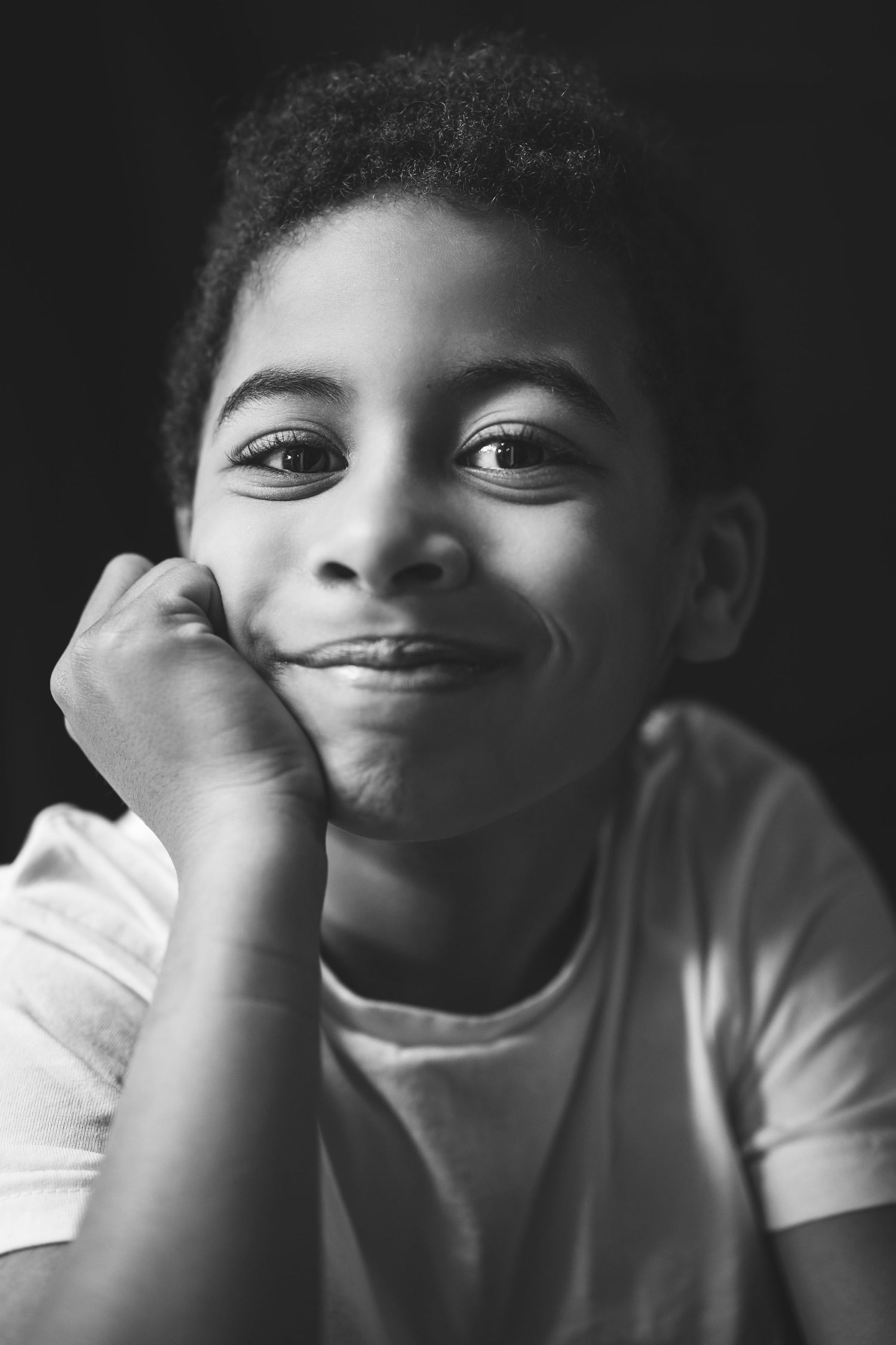 regard d'enfant en noir et blanc celine.s photography