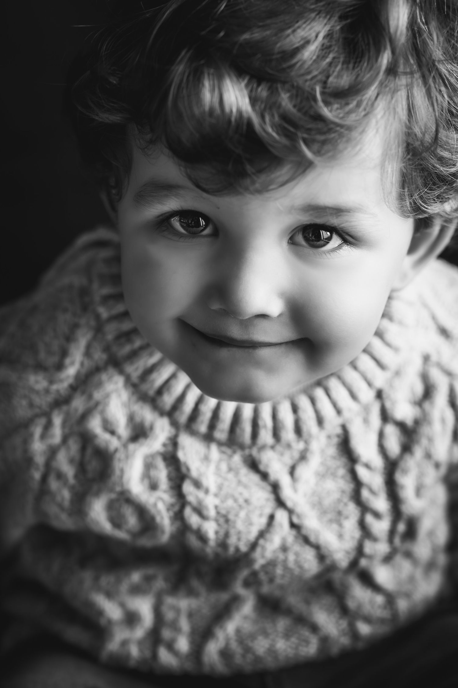regard d'enfant en noir et blanc celine.s photography