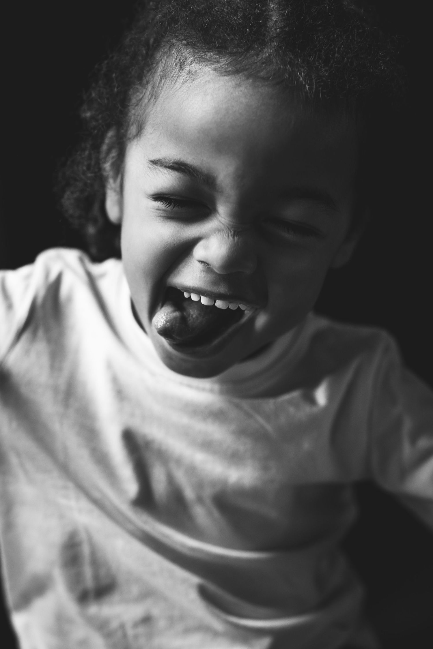 regard d'enfant en noir et blanc celine.s photography