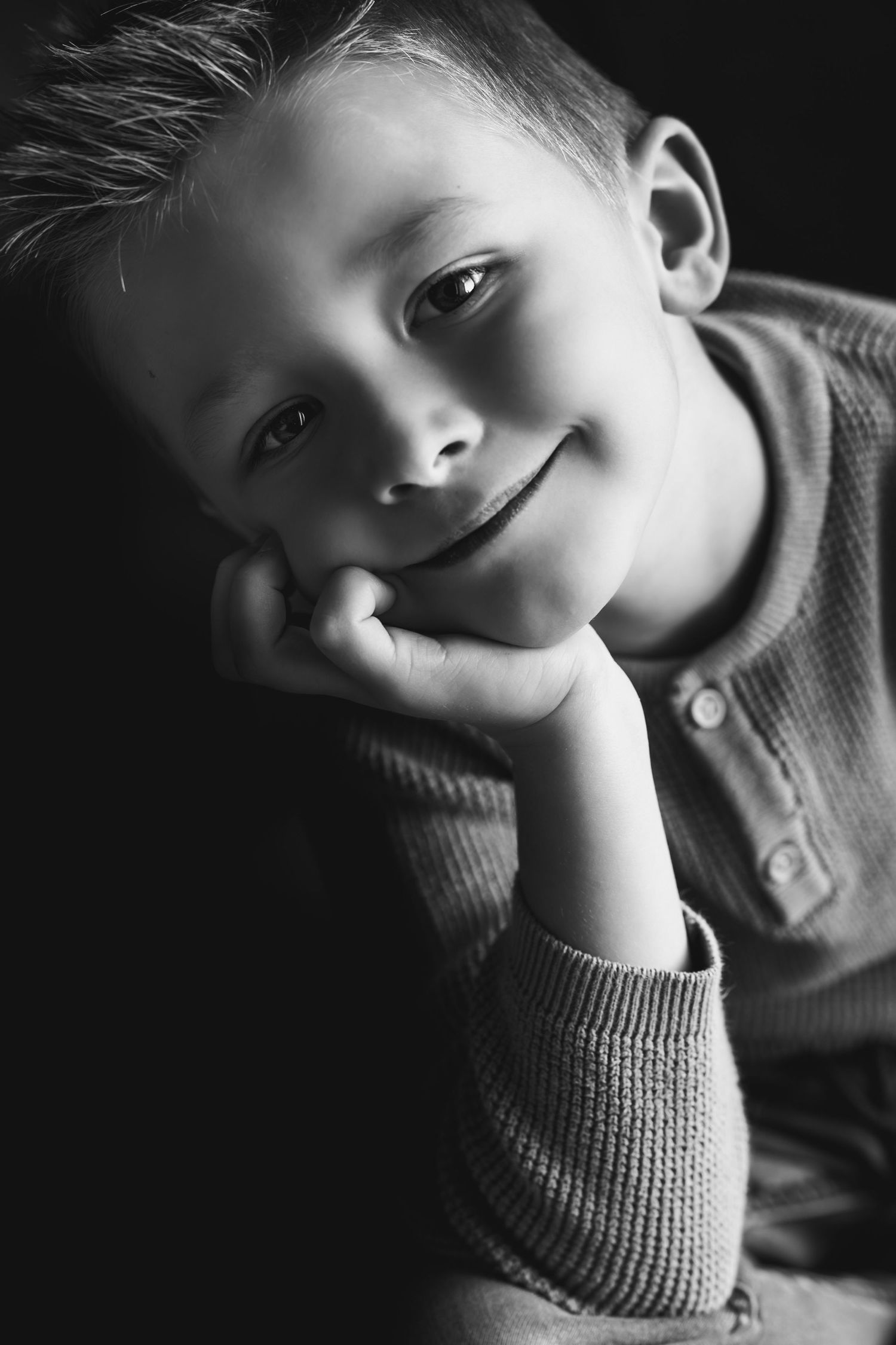 regard d'enfant en noir et blanc celine.s photography
