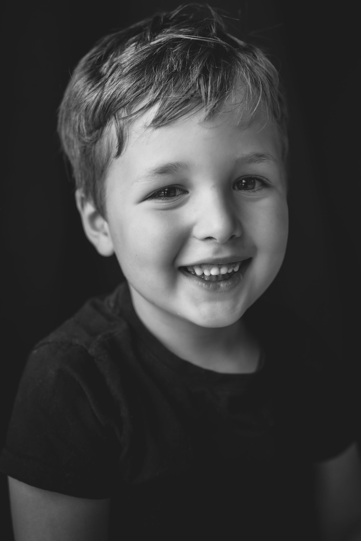 regard d'enfant en noir et blanc celine.s photography