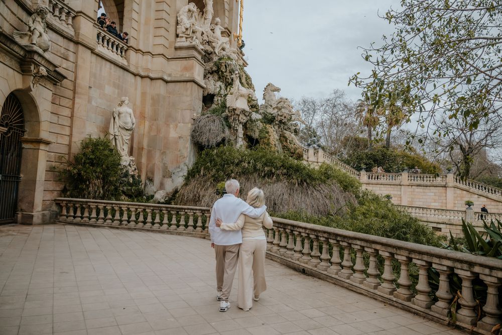 Barcelona winter anniversary shoot detail