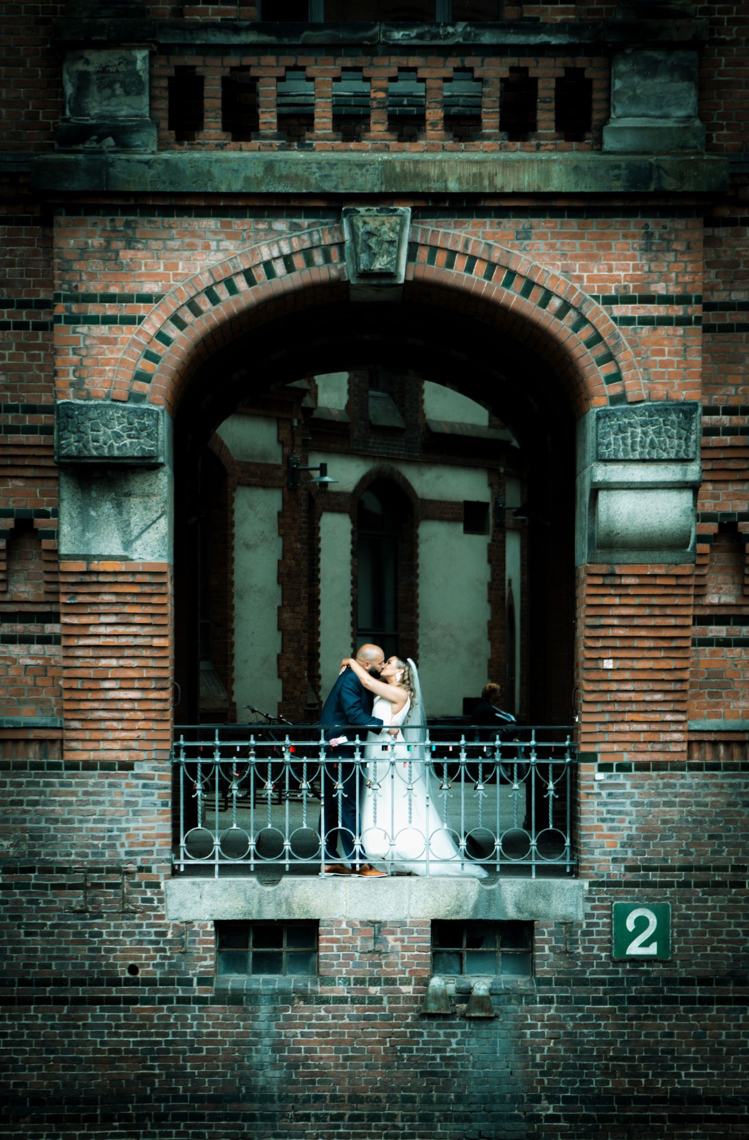 Hochzeitstanz, Brautpaar, Hochzeit, bride, groom, fist dance, first look, love, wedding, elegant, speicherstadt hamburg,
