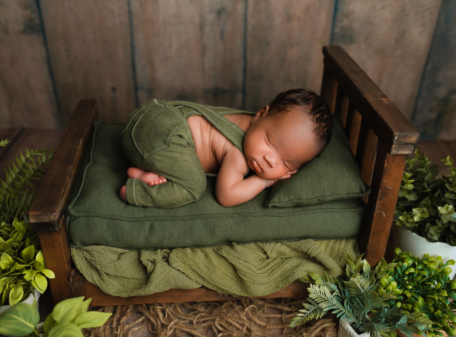 Newborn photography studio located in between Atlanta, Georgia and Birmingham, Alabama with full service photo studio.