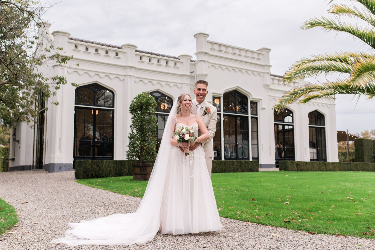 Oprecht moment van emotie tijdens de fotoshoot op oranjerie sandenburg