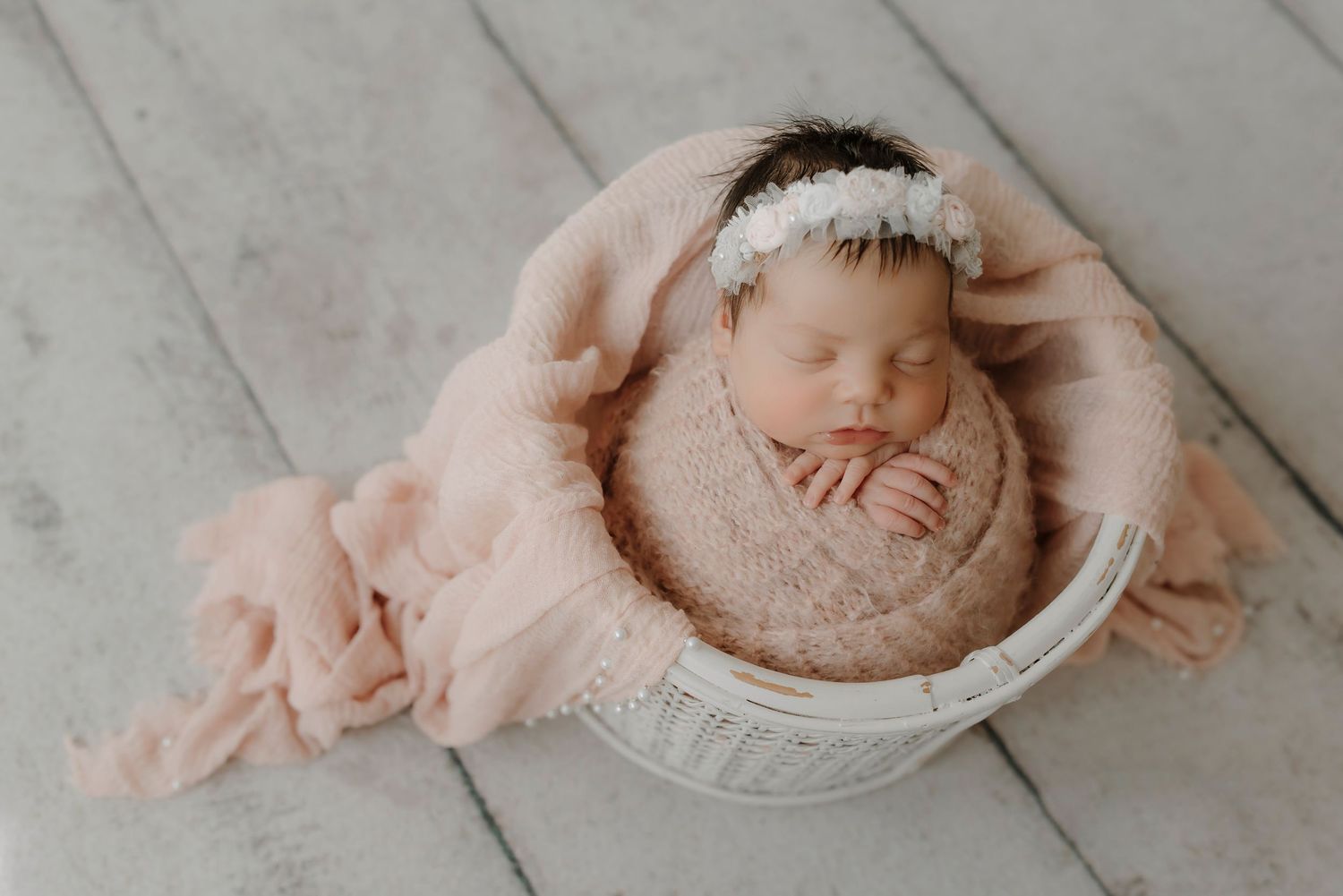 Puyallup newborn photographer.