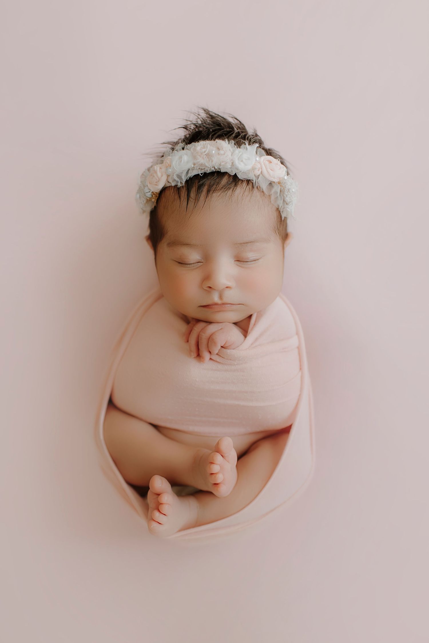 Puyallup newborn photographer.