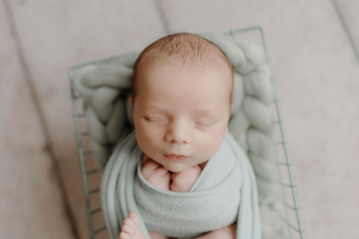 Puyallup newborn photographer.