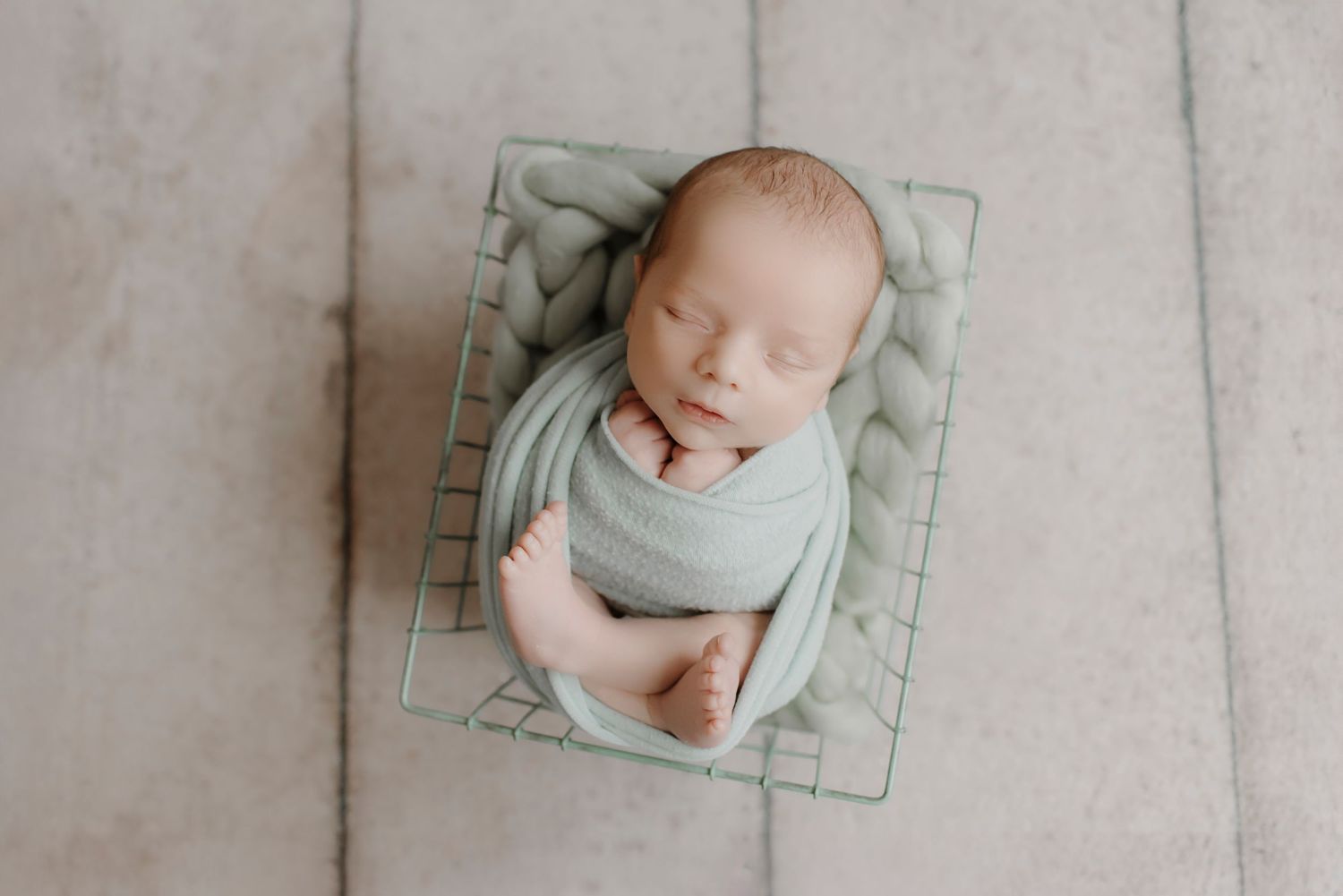Puyallup newborn photographer.