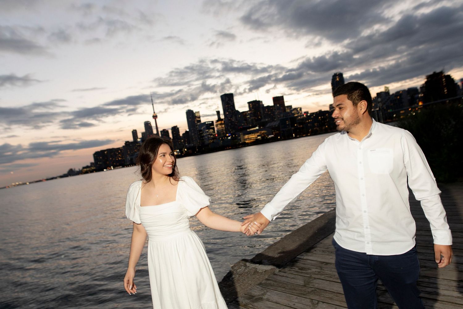 Down Town Toronto skyline Photoshoot, engagement Photographer