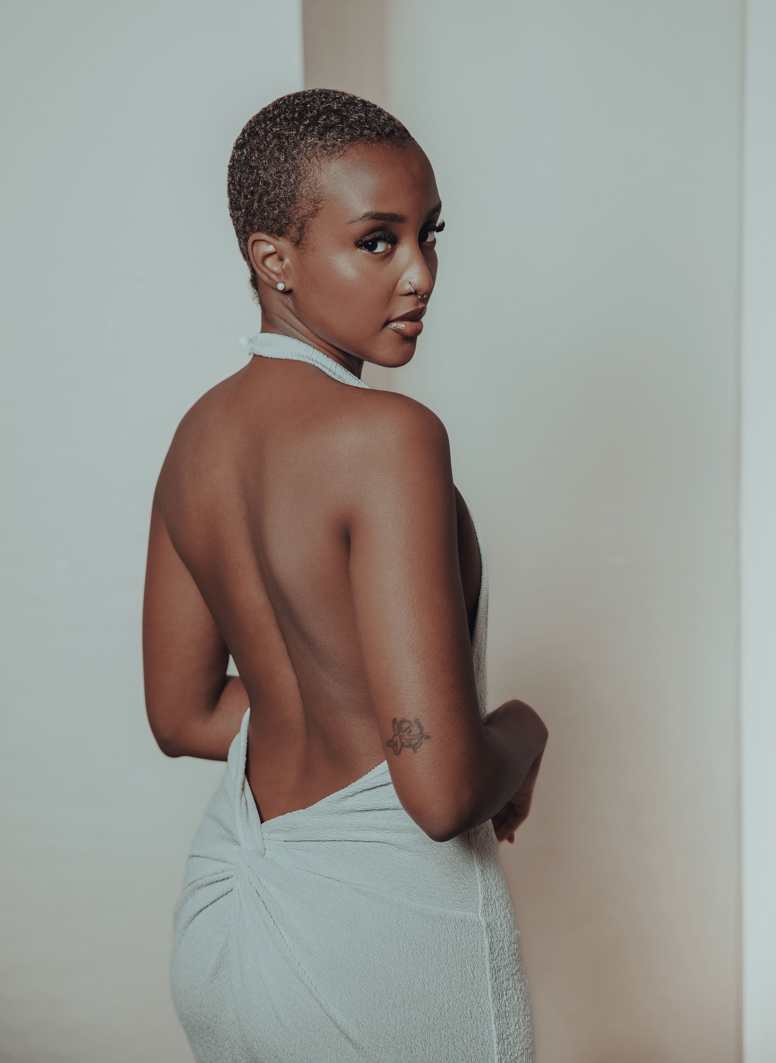 Photographe lifestyle à Montréal : séances photo naturelles pour couples, familles et portraits authentiques.