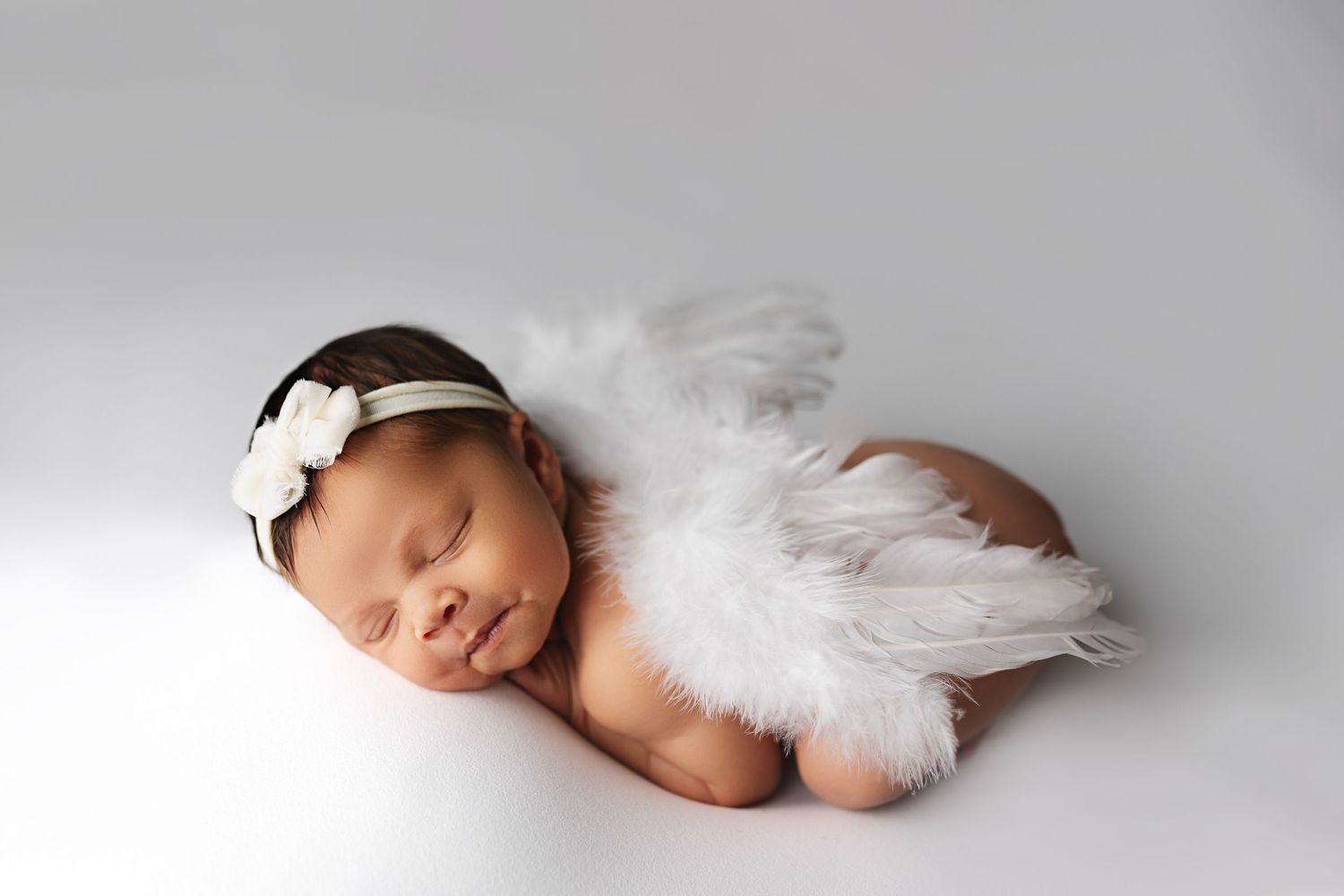 Dallas newborn photographer that provides a luxury in-home client experience.