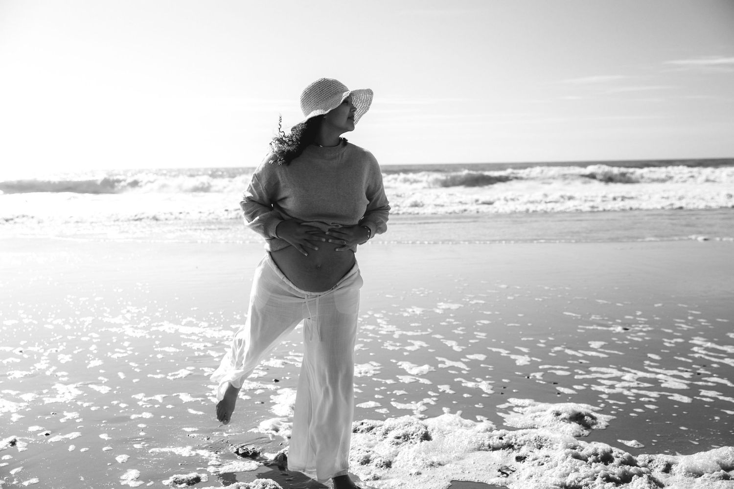 destination maternity photography session on the coast Amber Reda Photography