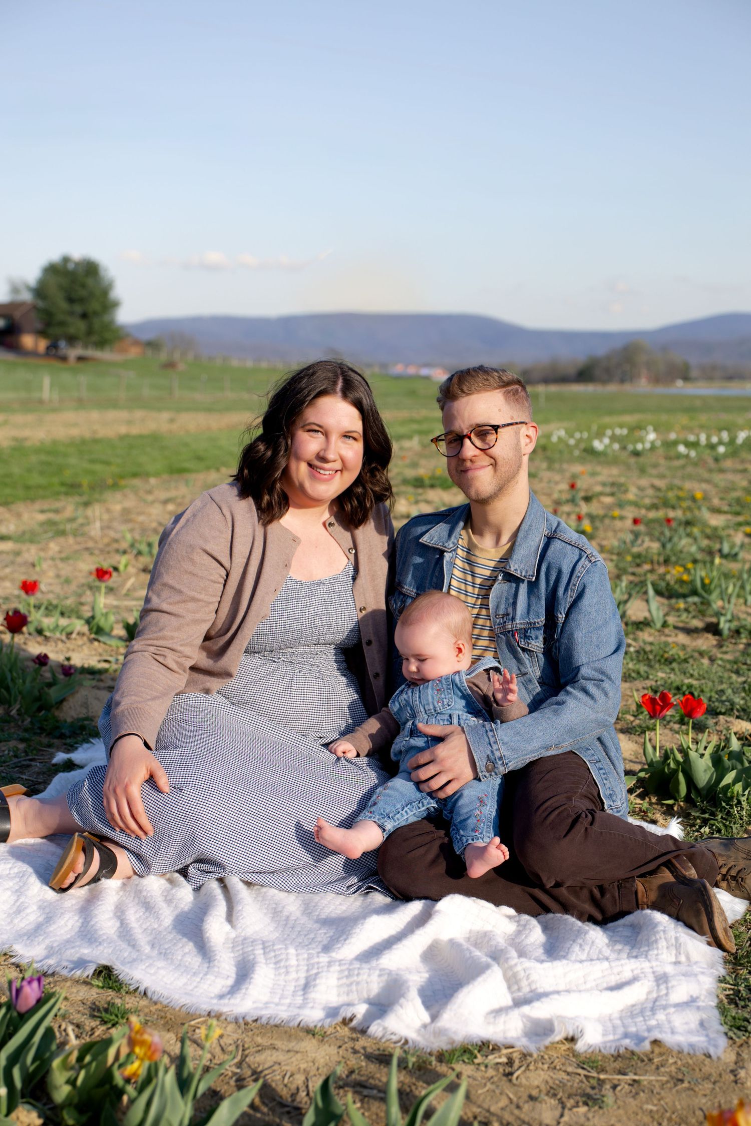 Waynesboro, Virginia lifestyle photographer capturing outdoor family portraits. Cherish authentic moments and freeze memories.