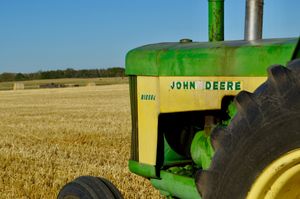 John Deere 830