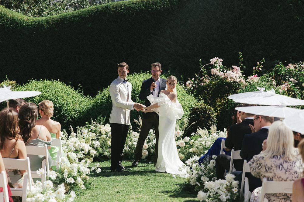 Outdoor ceremony setup at Johannesdal 1207 with white chairs and floral aisle