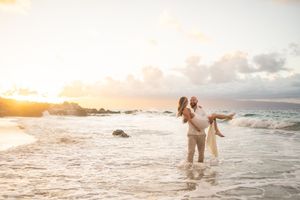 Maui couple photographer photo against beautiful Maui beach cliff by ohwowfotos.