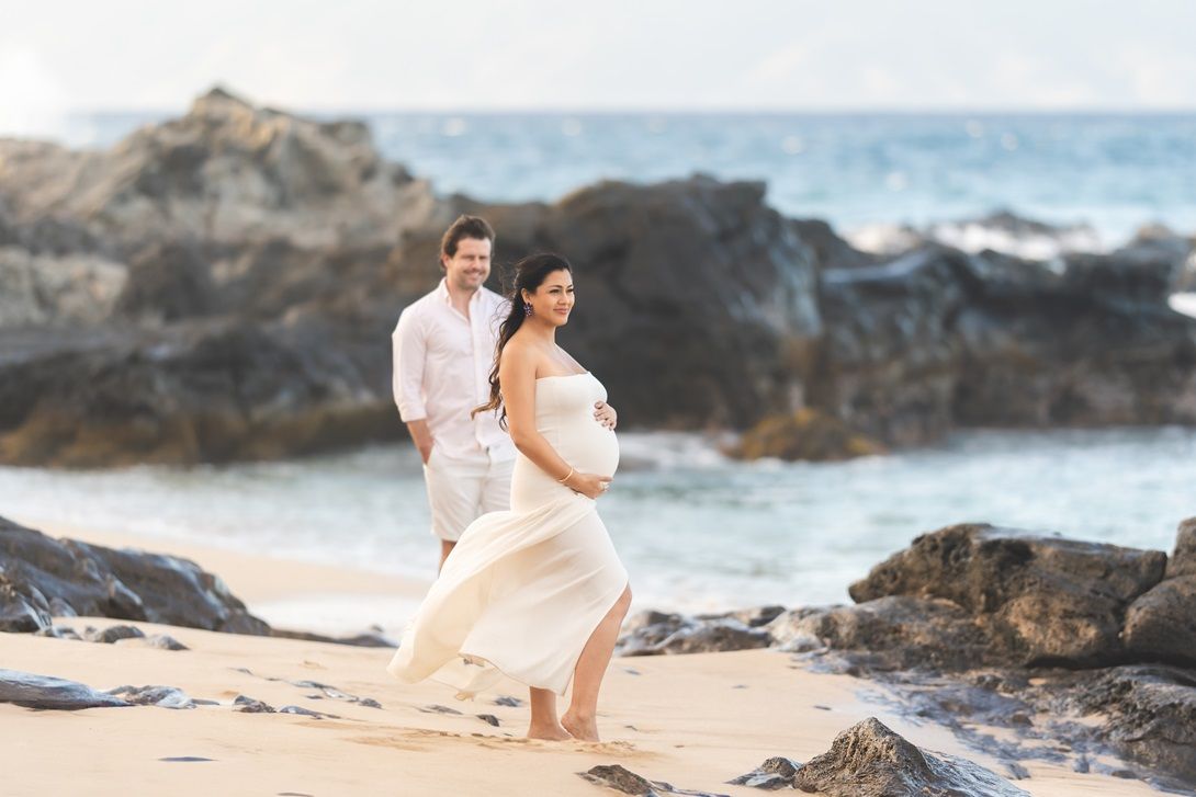 Maui maternity photographer photo against beautiful Maui beach cliff by ohwowfotos.