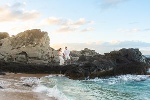Maui maternity photographer photo against beautiful Maui beach cliff by ohwowfotos.