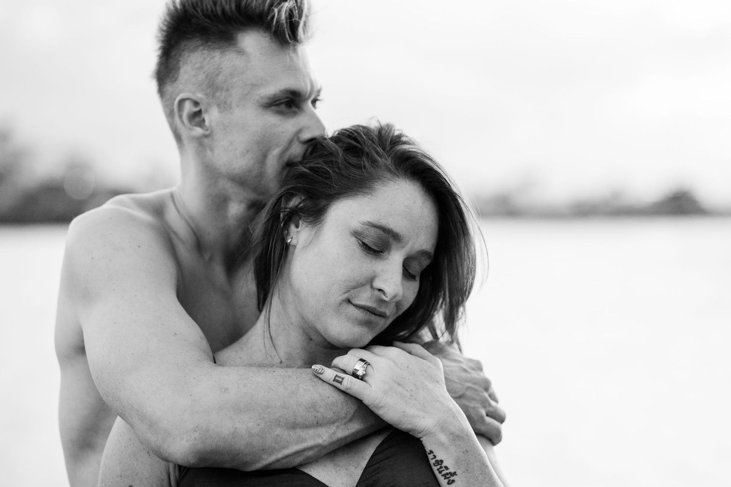 Maternity portrait. Husband and wife. Condado Lagoon. San Juan, Puerto Rico.
