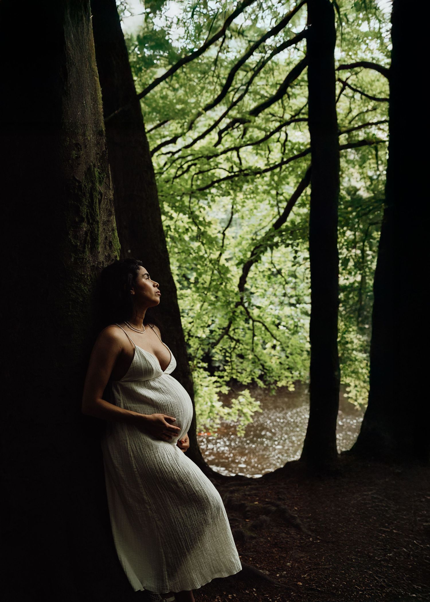 natural maternity portrait of a mother in Scottish woodlands by fife maternity photographer