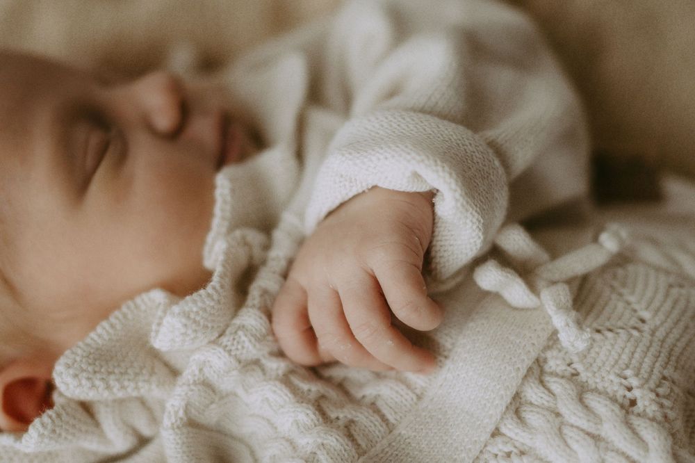 Detailaufnahme der Hand des Babys
