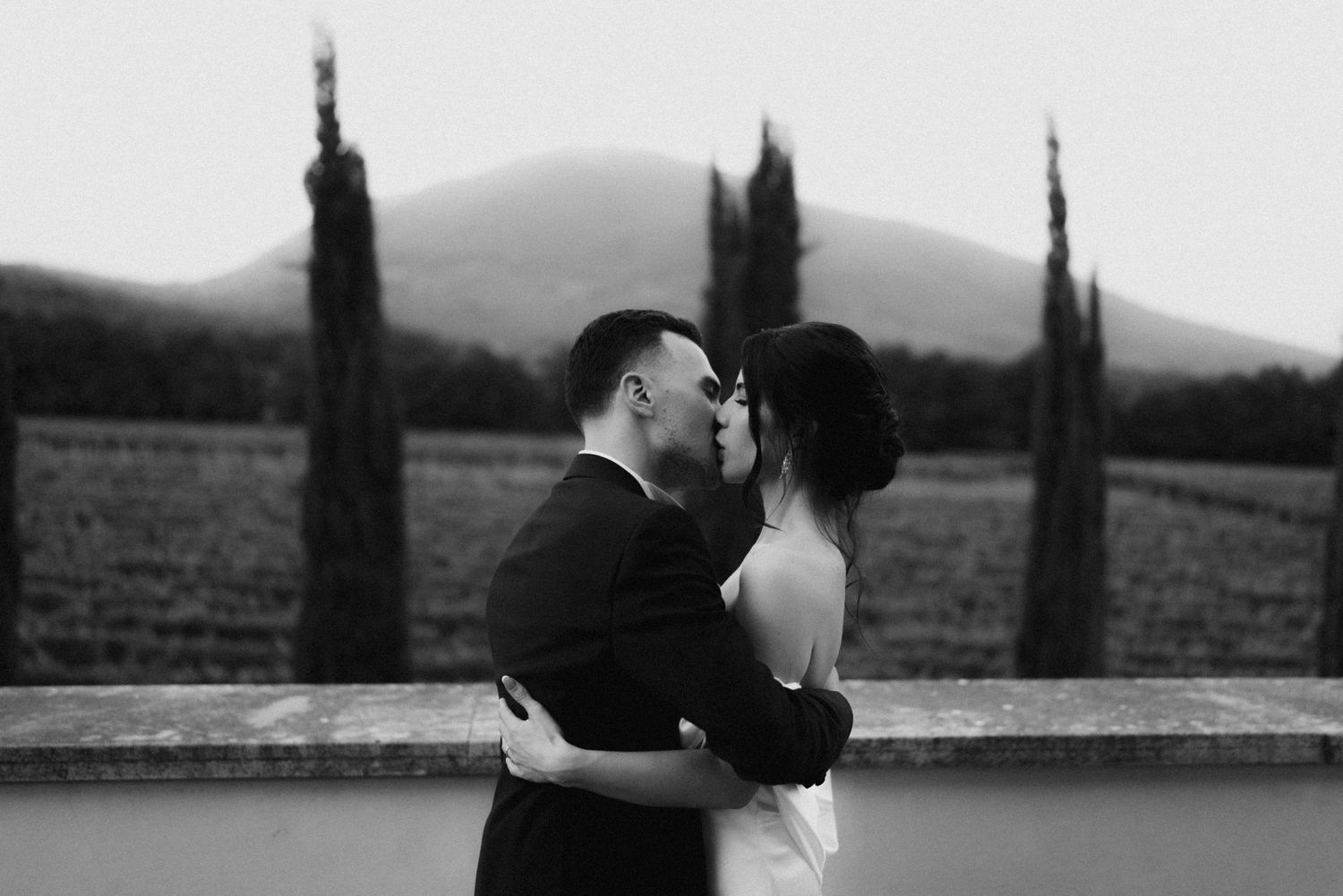 Bride and groom kissing, black and white photo, tuscany wedding, destination wedding photography