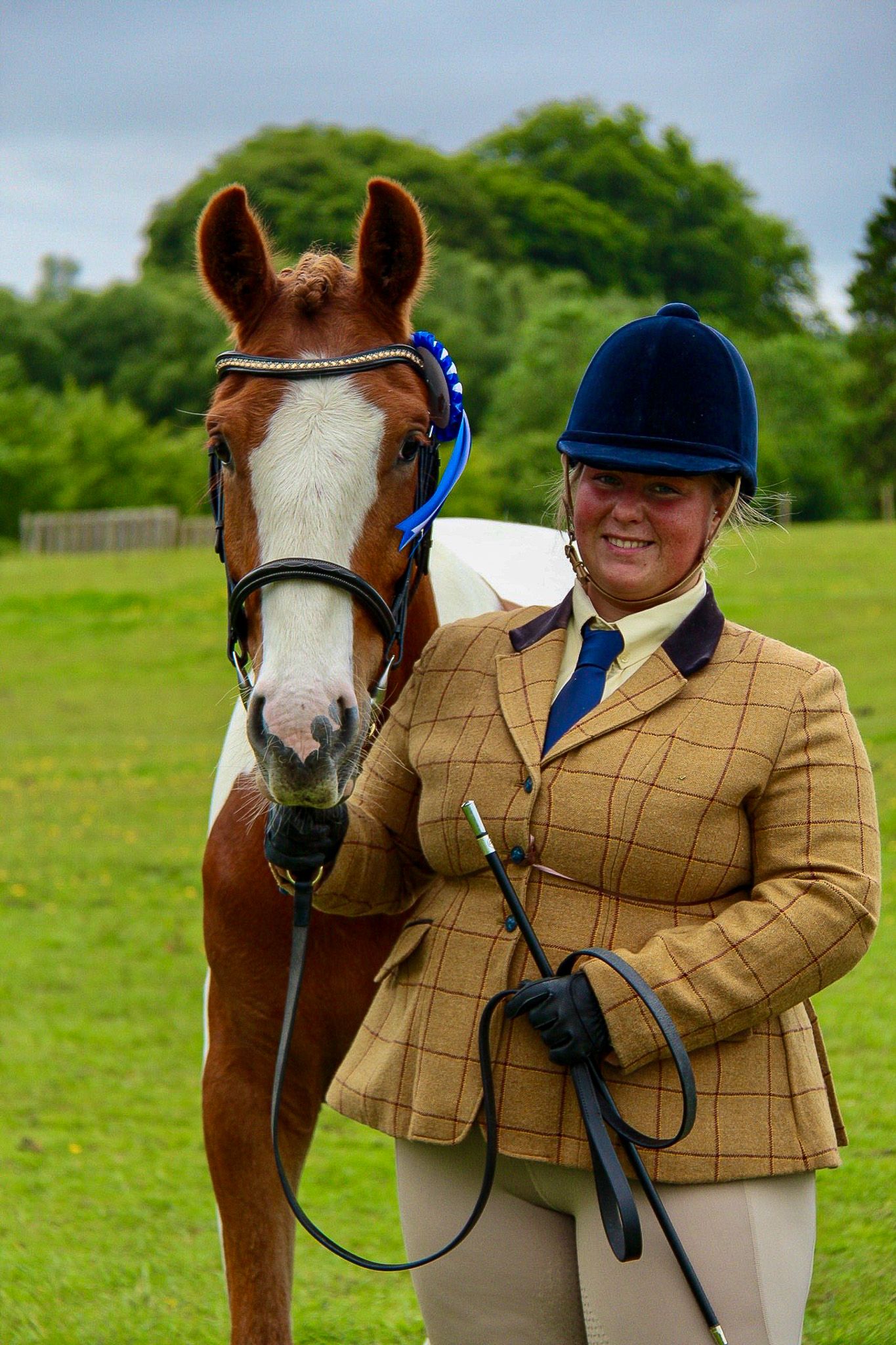 horse and human at a showing show with 2nd place ribbon