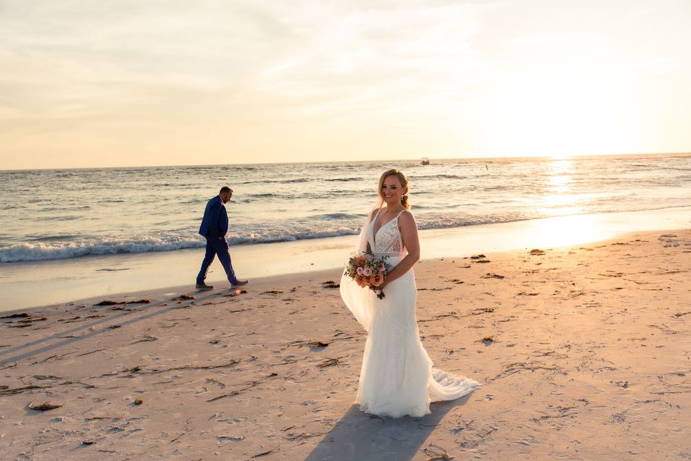 editorial style wedding photography in Tampa, St Pete, Clearwater, Naples, Sarasota, Florida during the golden hour