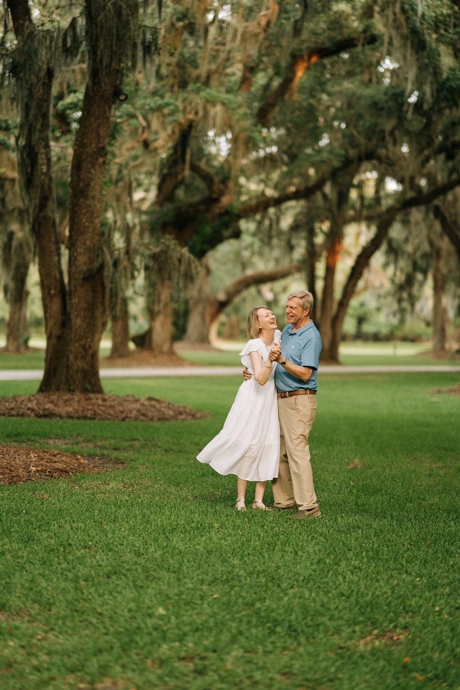 A couple enjoying a relaxed anniversary photo session with a professional vacation photographer on Jekyll Island.