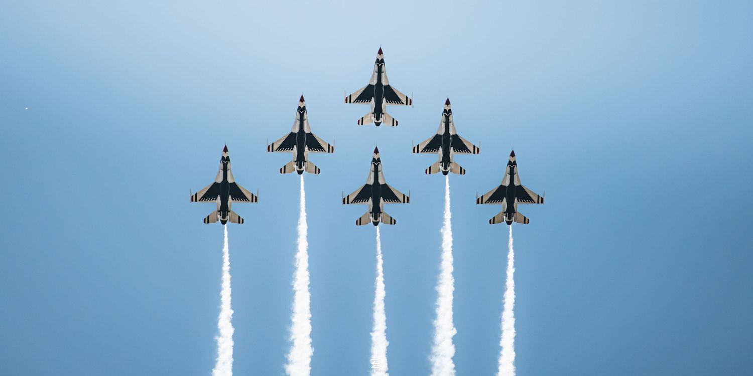 All six USAF Thunderbirds flying in tight airshow formation