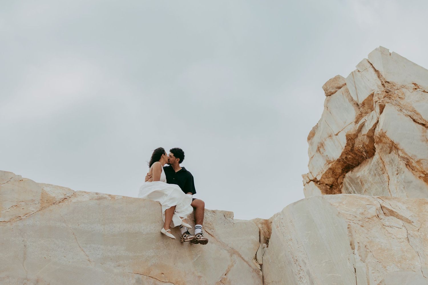 Couple at granite hill for a photoshoot