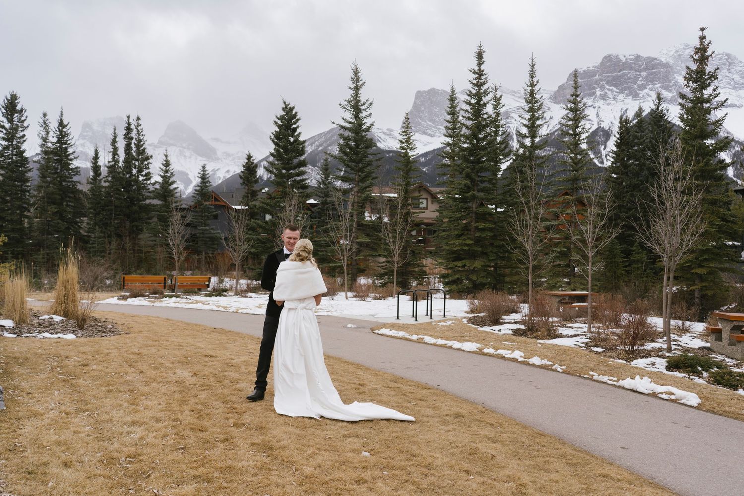 Silvertip Resort Canmore Wedding
Silvertip Resort Canmore Wedding Photographer
Engine Bridge Canmore