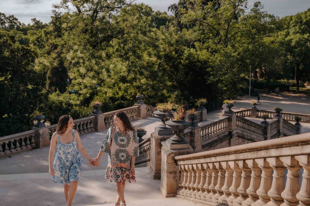Natural couple photography Barcelona park