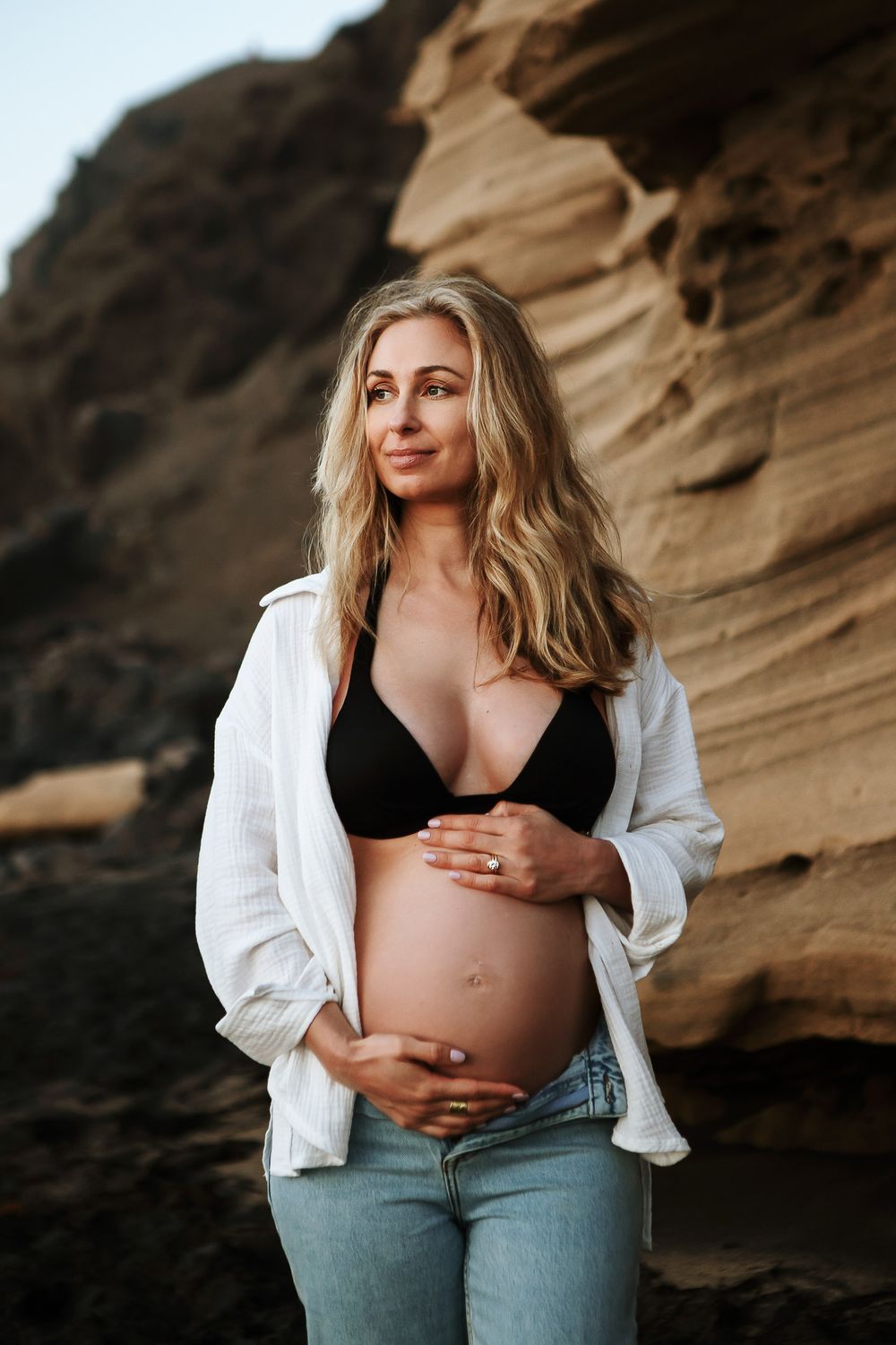 Natural maternity session on the cliffs of La Pared - Fuerteventura pregnancy photographer
