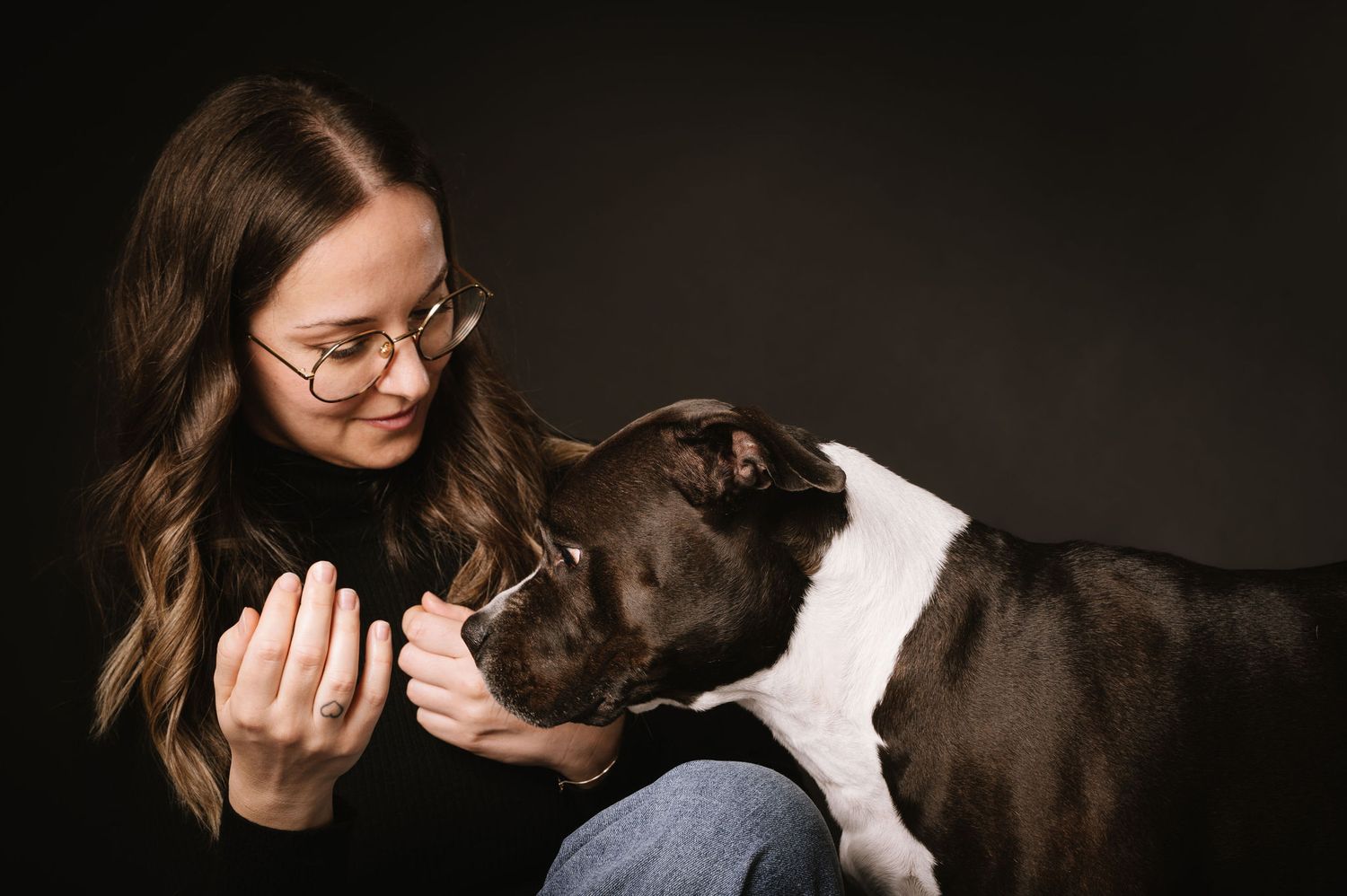 Foto padrone e cane in un servizio fotografico animali a Brescia