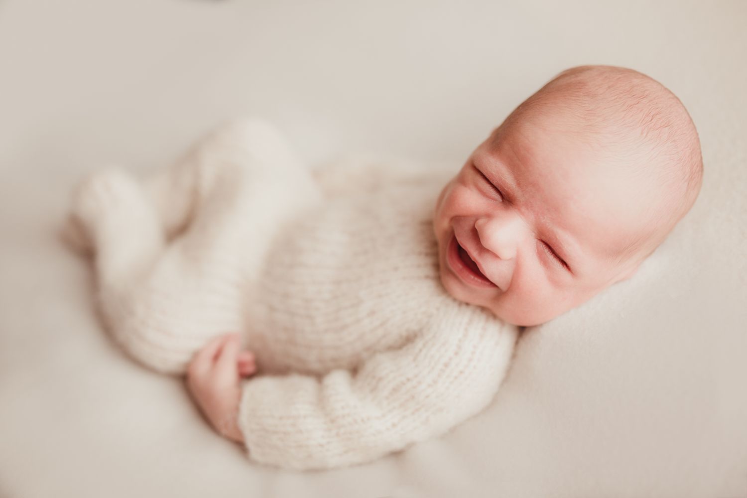 spiace dietatko pocas newborn fotenia v specialzovanom atelieri fotografky Domi Bobak s 10 rocnou praxou v Bratislave