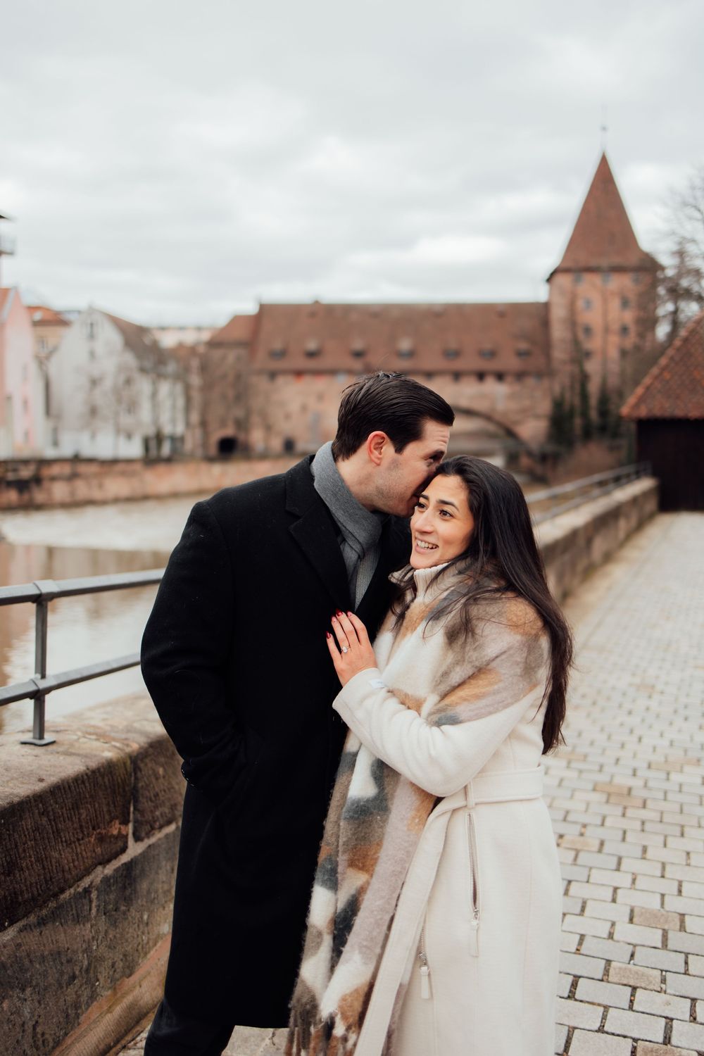 Nuremberg Altstadt Proposal, Nuremberg Engagement, Proposal Photoshoot Nuremberg, Man proposing to his fiancee, Proposal Photographer