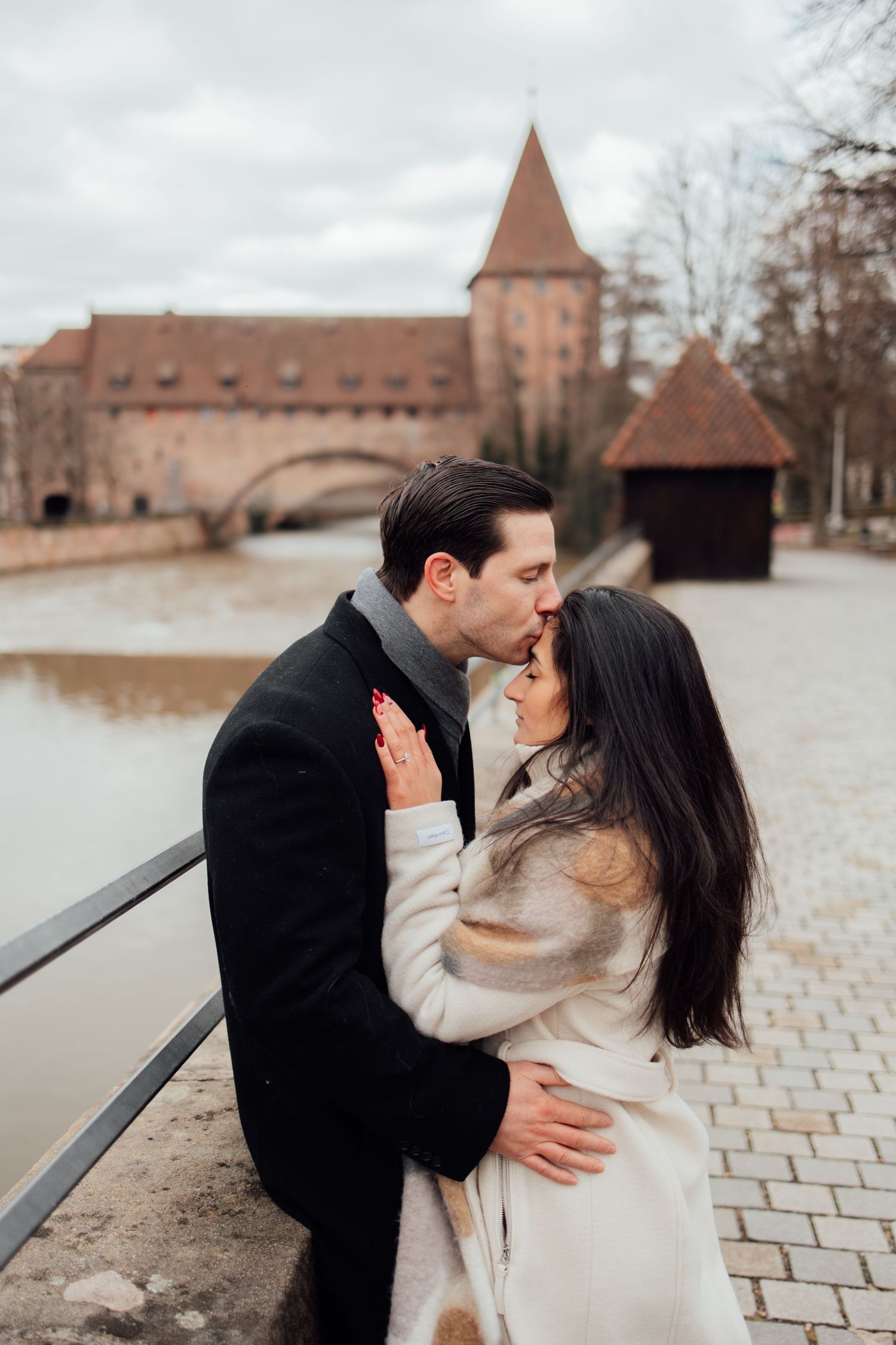 Nuremberg Altstadt Proposal, Nuremberg Engagement, Proposal Photoshoot Nuremberg, Man proposing to his fiancee, Proposal Photographer