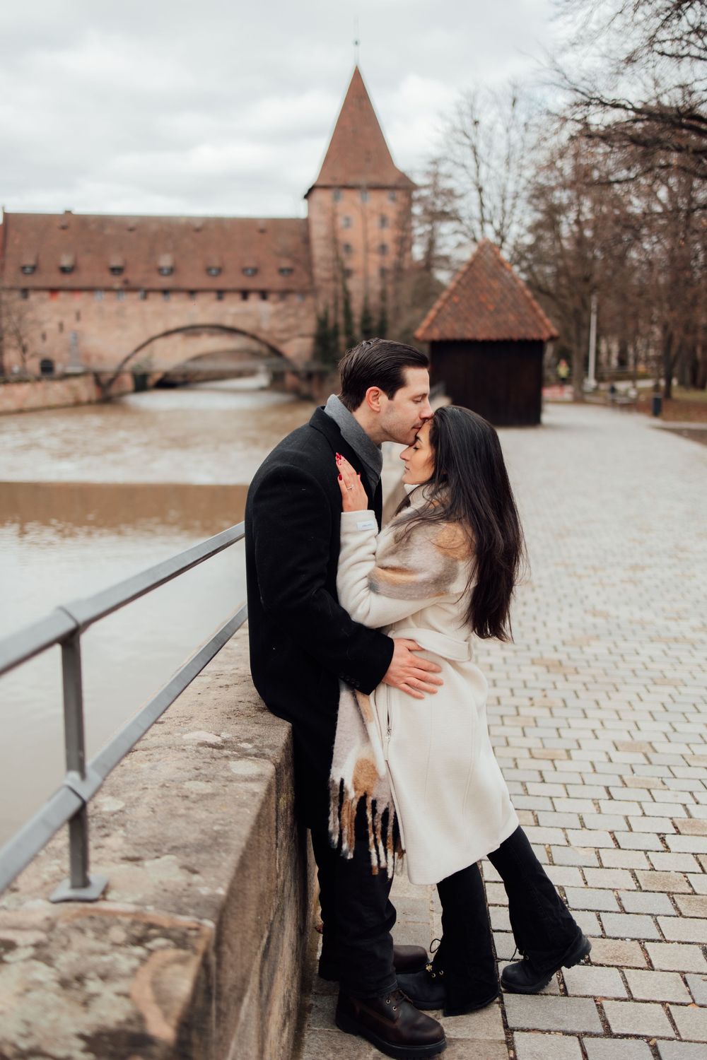 Nuremberg Altstadt Proposal, Nuremberg Engagement, Proposal Photoshoot Nuremberg, Man proposing to his fiancee, Proposal Photographer