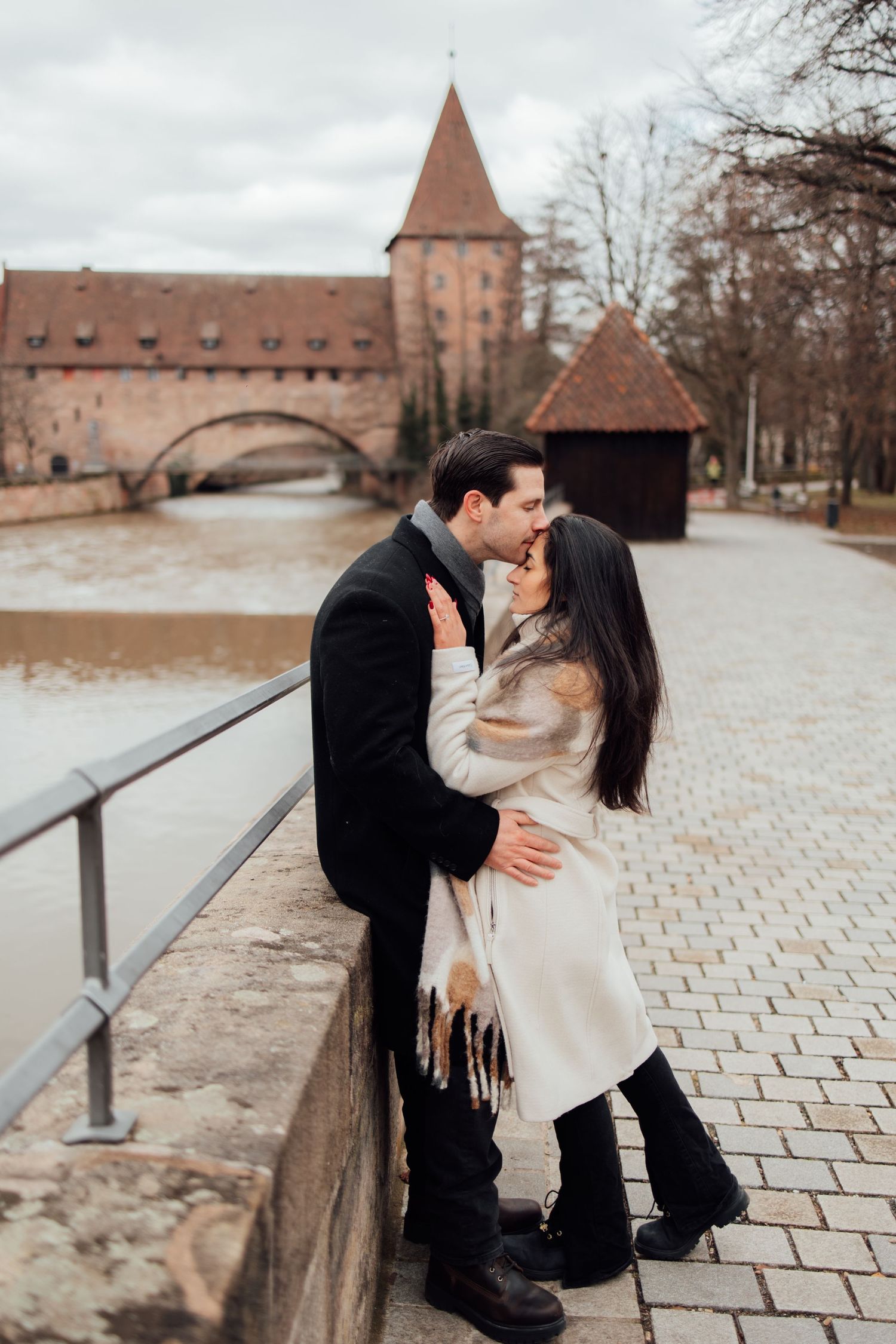 Nuremberg Altstadt Proposal, Nuremberg Engagement, Proposal Photoshoot Nuremberg, Man proposing to his fiancee, Proposal Photographer