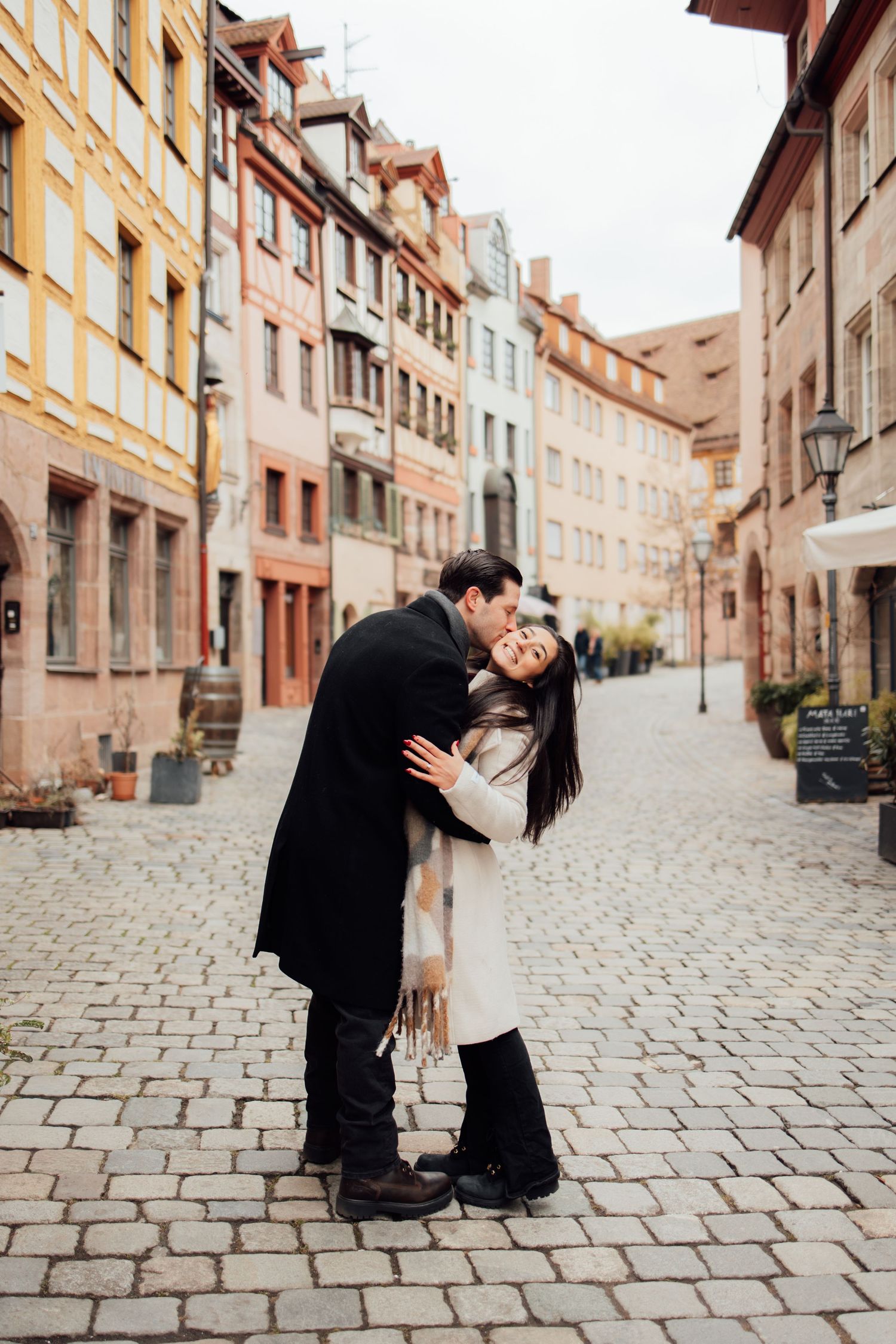 Nuremberg Altstadt Proposal, Nuremberg Engagement, Proposal Photoshoot Nuremberg, Man proposing to his fiancee, Proposal Photographer