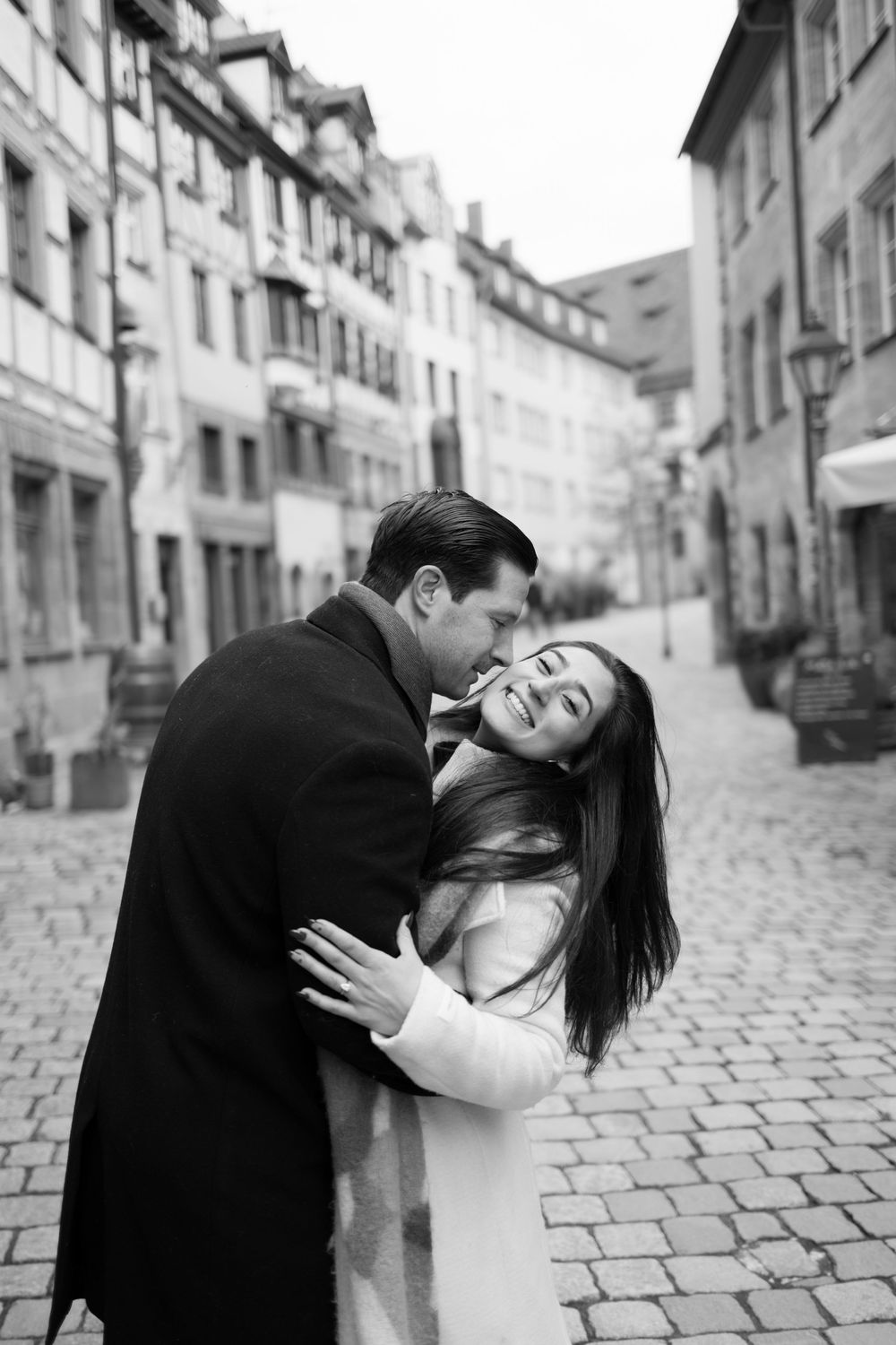Nuremberg Altstadt Proposal, Nuremberg Engagement, Proposal Photoshoot Nuremberg, Man proposing to his fiancee, Proposal Photographer