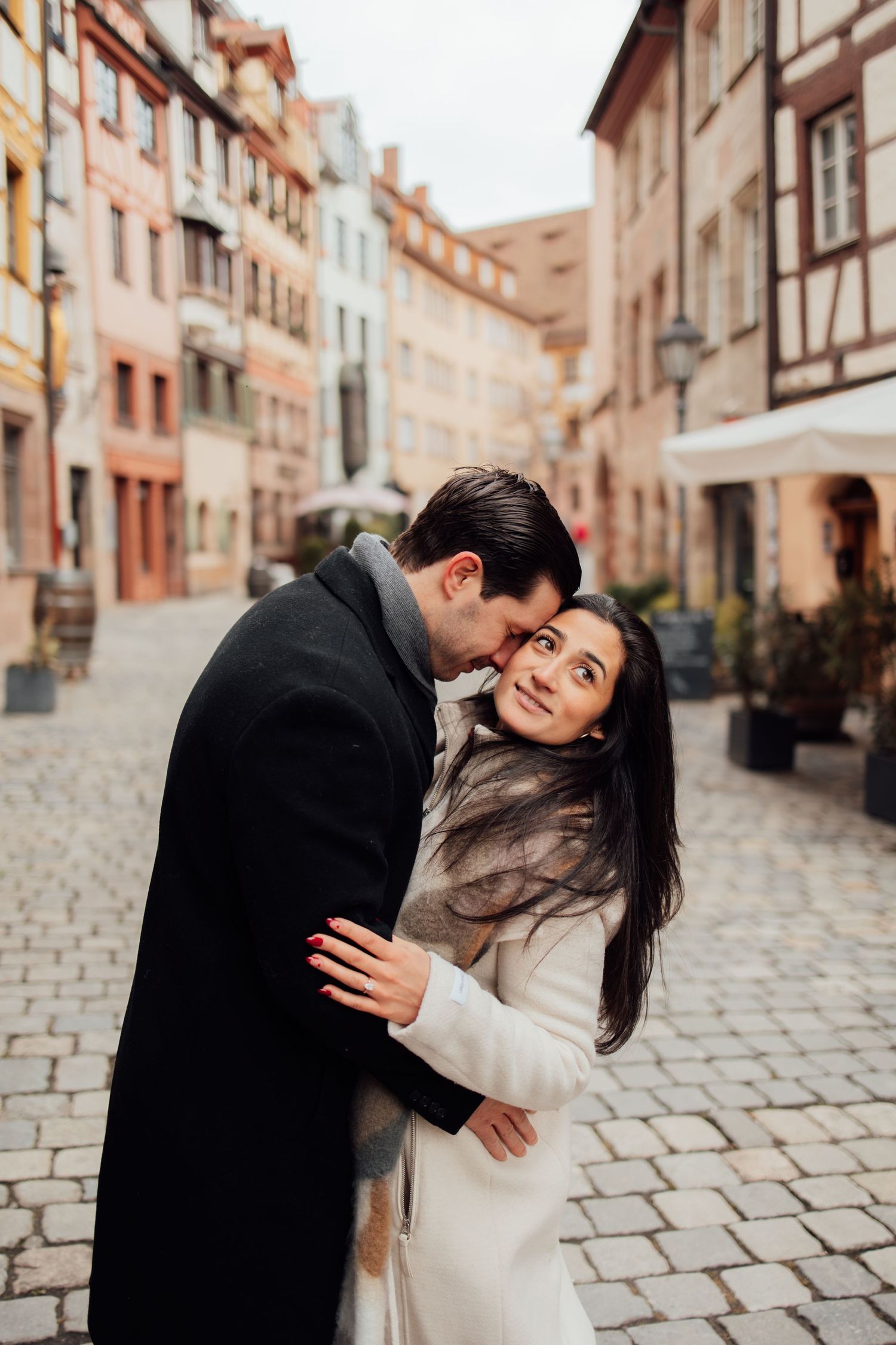 Nuremberg Altstadt Proposal, Nuremberg Engagement, Proposal Photoshoot Nuremberg, Man proposing to his fiancee, Proposal Photographer