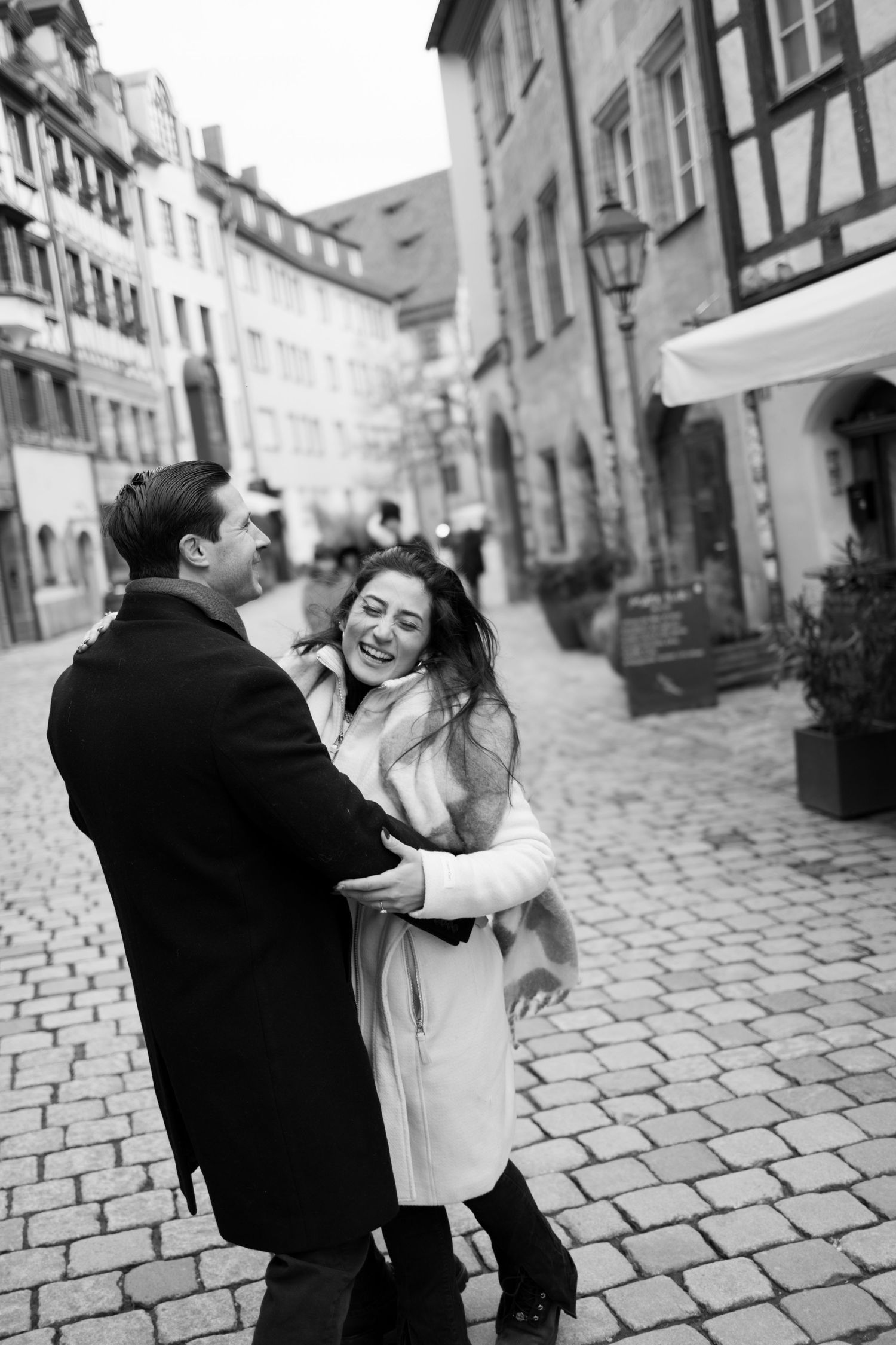 Nuremberg Altstadt Proposal, Nuremberg Engagement, Proposal Photoshoot Nuremberg, Man proposing to his fiancee, Proposal Photographer