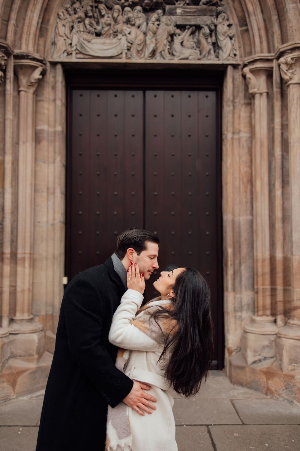 Nuremberg Altstadt Proposal, Nuremberg Engagement, Proposal Photoshoot Nuremberg, Man proposing to his fiancee, Proposal Photographer