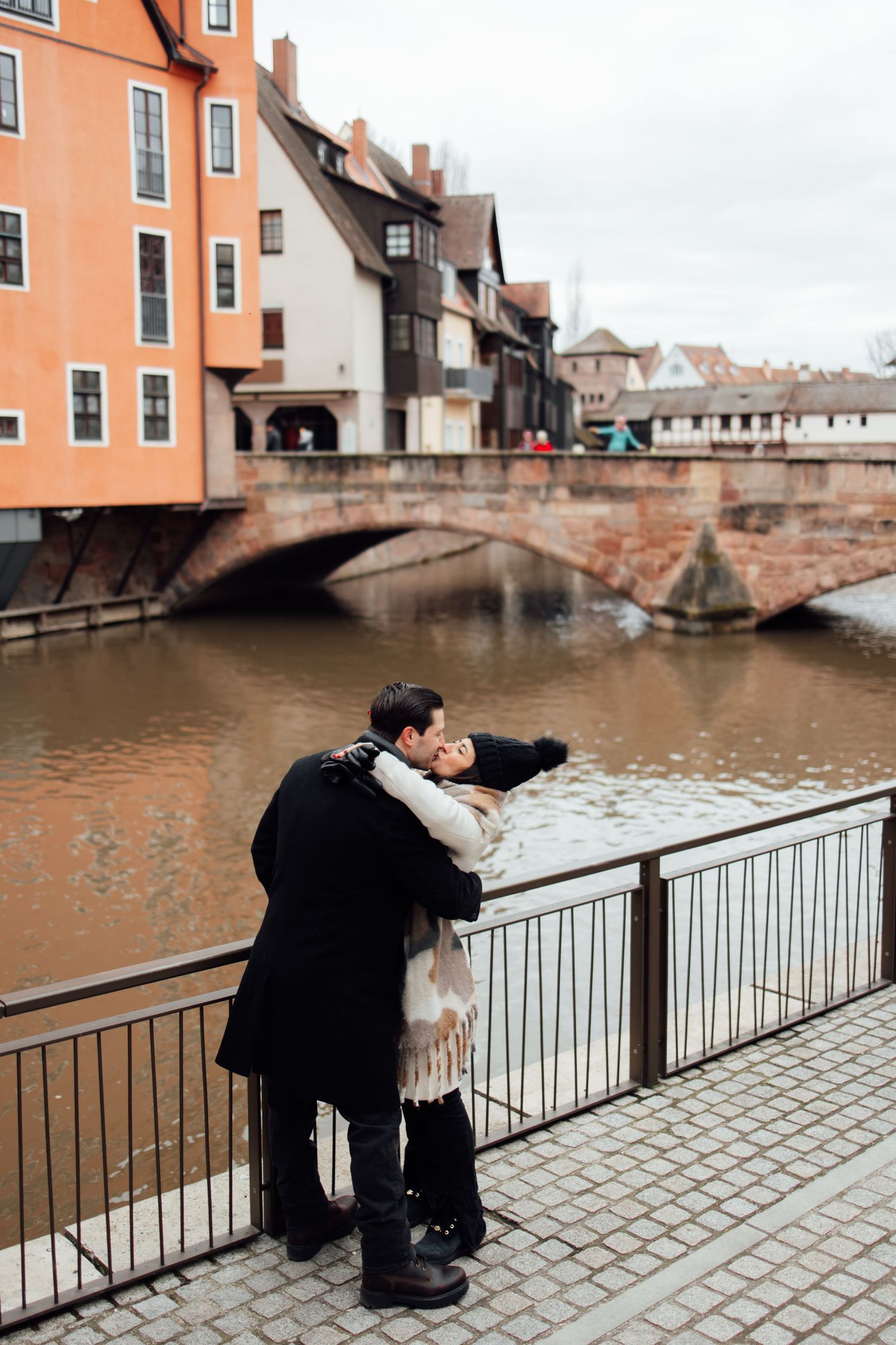 Nuremberg Altstadt Proposal, Nuremberg Engagement, Proposal Photoshoot Nuremberg, Man proposing to his fiancee, Johanna Patton Photography,
