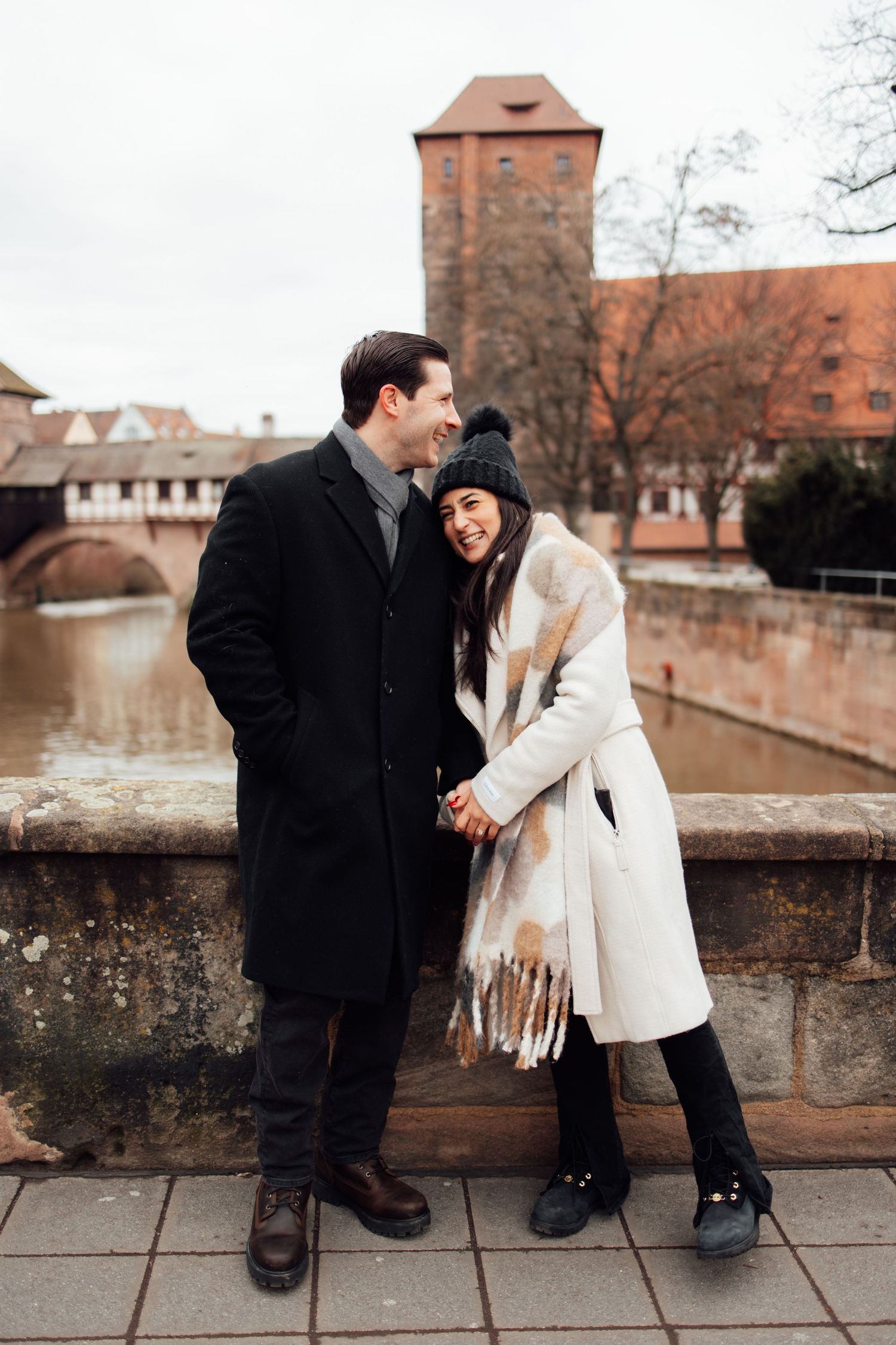 Nuremberg Altstadt Proposal, Nuremberg Engagement, Proposal Photoshoot Nuremberg, Man proposing to his fiancee, Johanna Patton Photography,