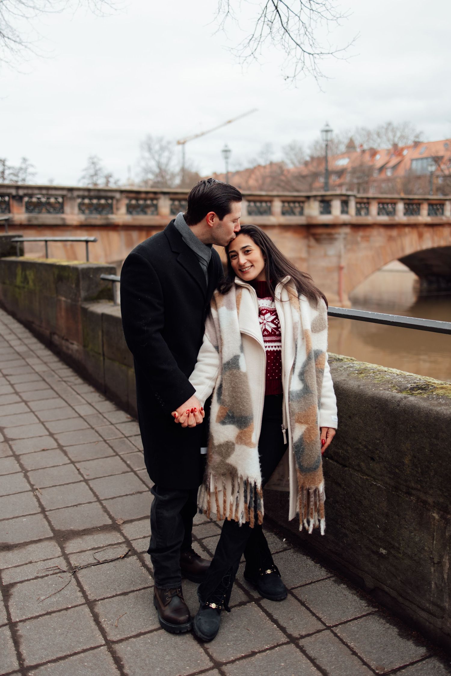 Nuremberg Altstadt Proposal, Nuremberg Engagement, Proposal Photoshoot Nuremberg, Man proposing to his fiancee, Johanna Patton Photography,